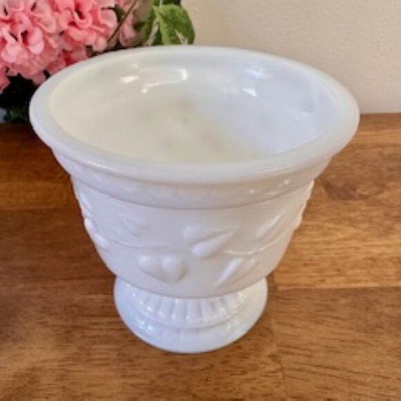 Vintage Milk Glass Ivy Vine Pedestal Planter Heart Pattern Vase White Footed Gla - Picture 6 of 8